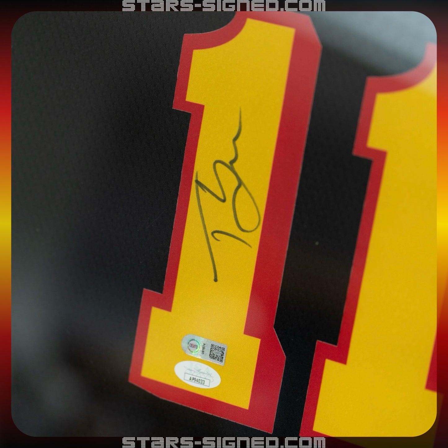 崔·楊格 Trae Young 亞特蘭大鷹隊 Jordan Statement Edition Swingman 球衣裱框(背簽)