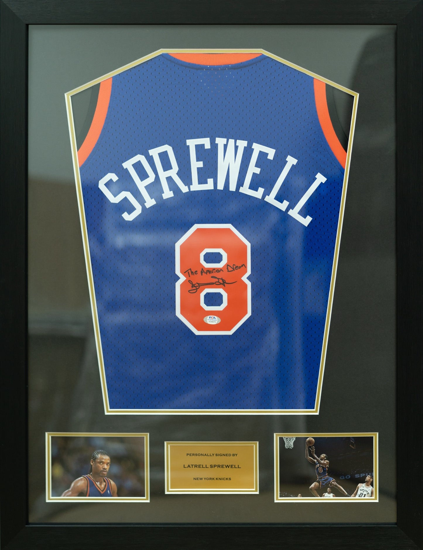 史比威爾 Latrell Sprewell 題寫【The American Dream】紐約人隊 M&N Swingman 球衣裱框(背簽)
