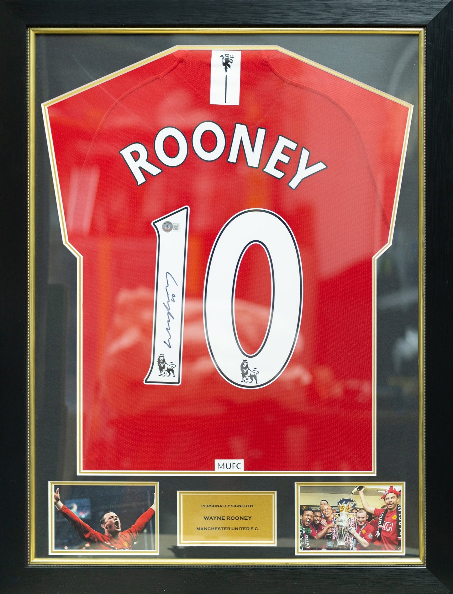 朗尼 Wayne Rooney 曼聯主場球衣裱框配金線條外框 (背簽)