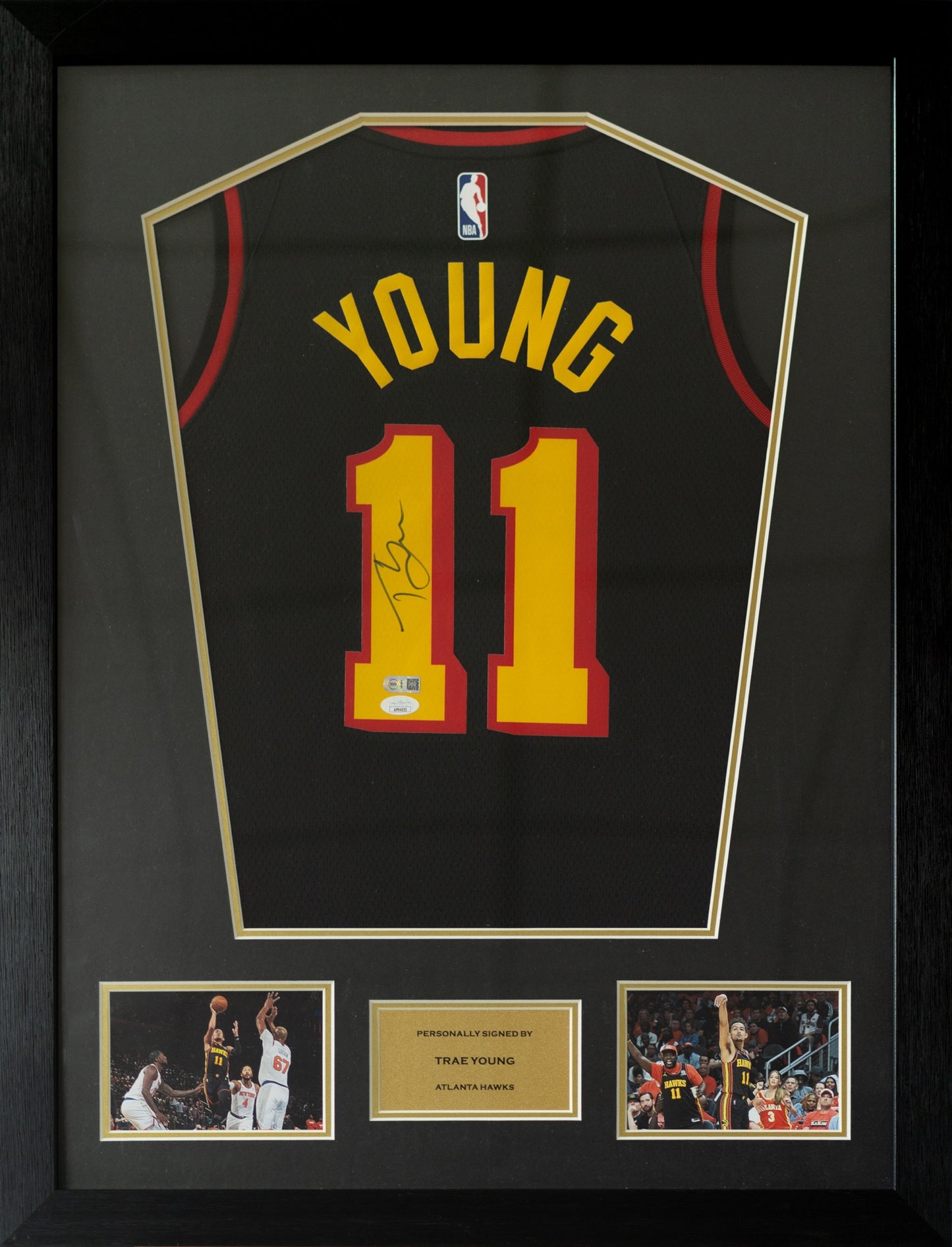 崔·楊格 Trae Young 亞特蘭大鷹隊 Jordan Statement Edition Swingman 球衣裱框(背簽)
