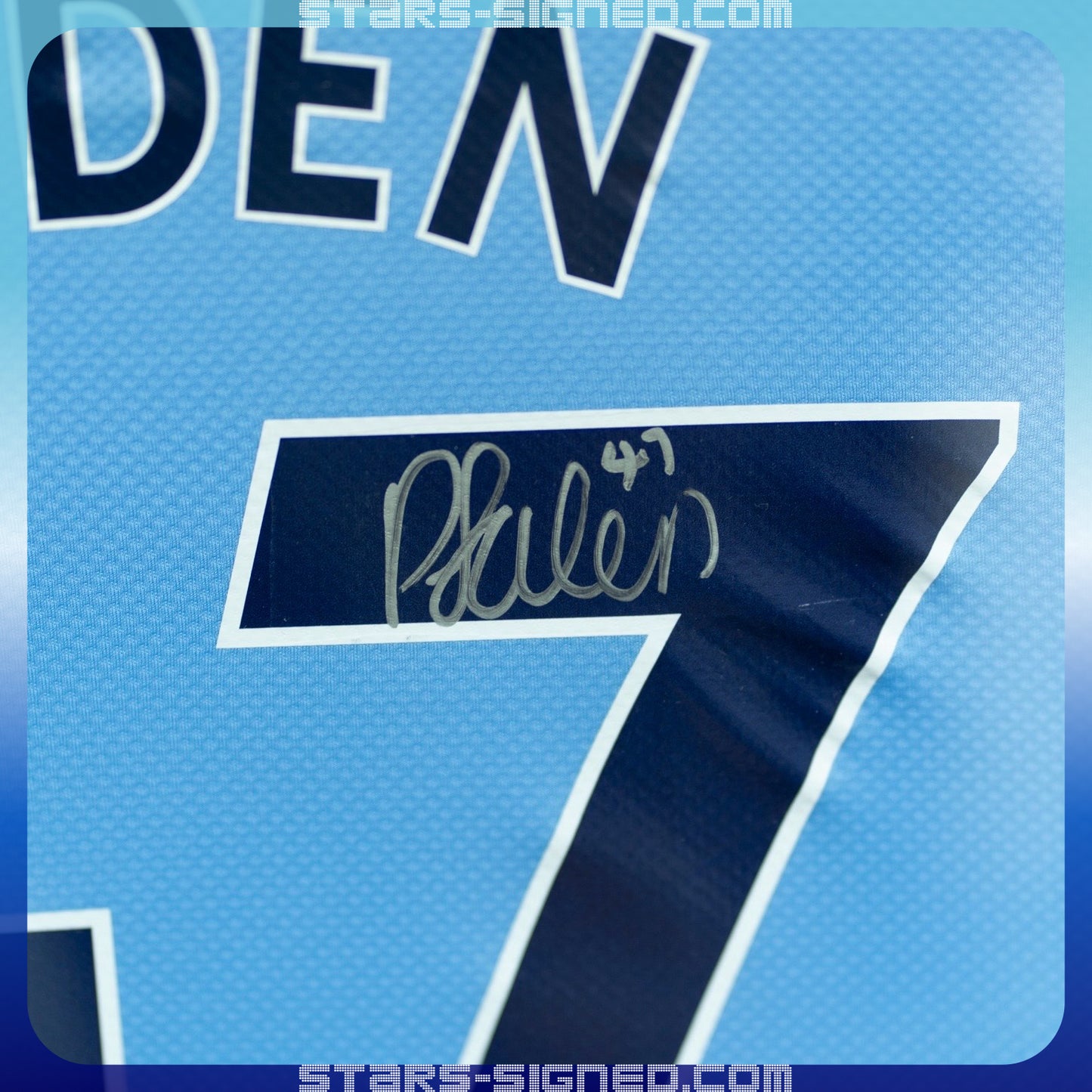 菲爾·科頓 Phil Foden 曼城主場球衣裱框 (背簽)