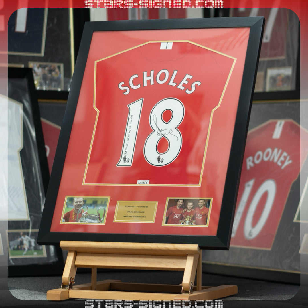 史高斯 Paul Scholes 題寫【生涯紀錄】“718Games, 155Goals, 25Trophies” 曼聯 主場球衣裱框(背簽)