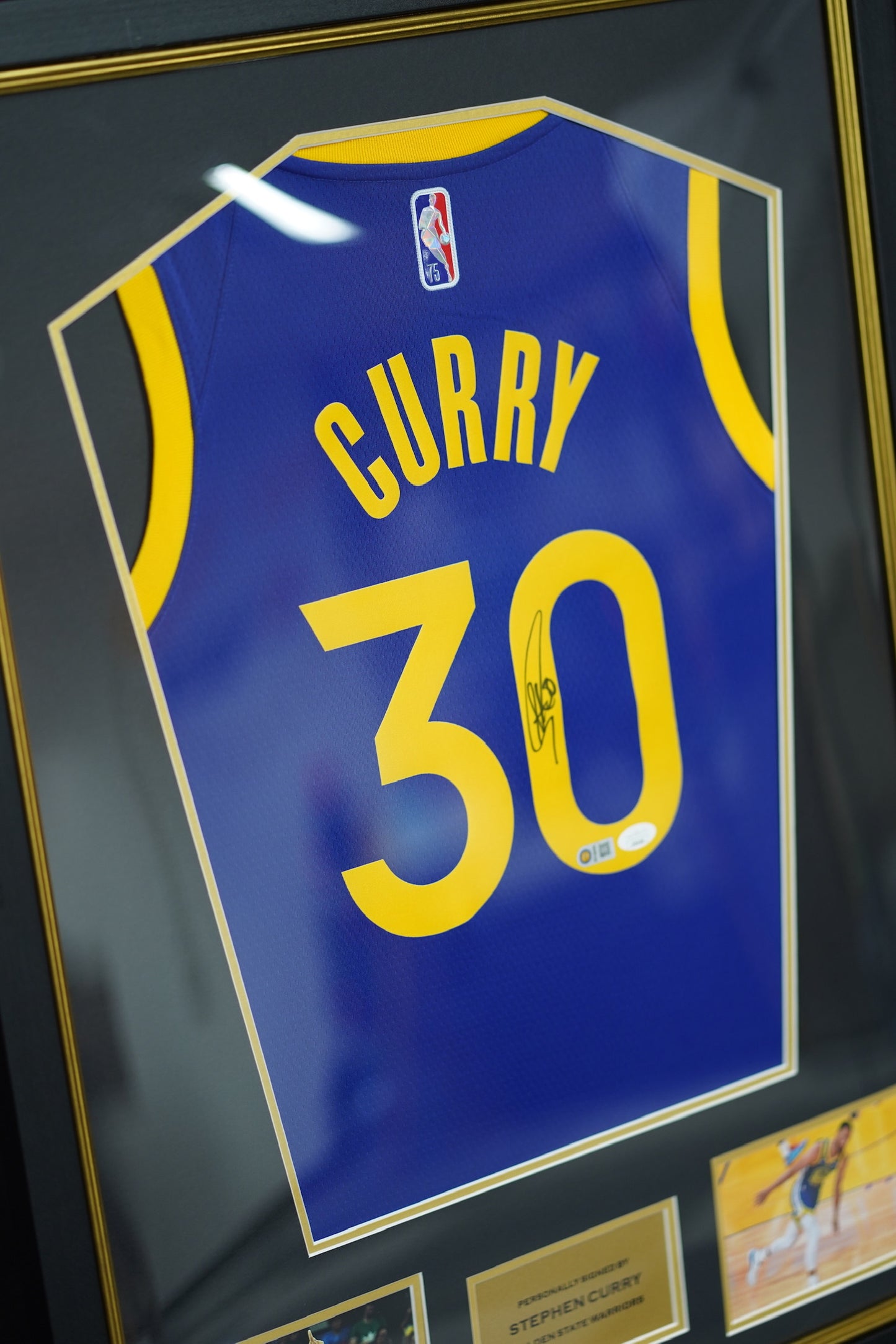 史堤芬•居里 Stephen Curry 金州勇士75週年 Nike Icon Edition Swingman 球衣裱框配金線條外框(背簽)