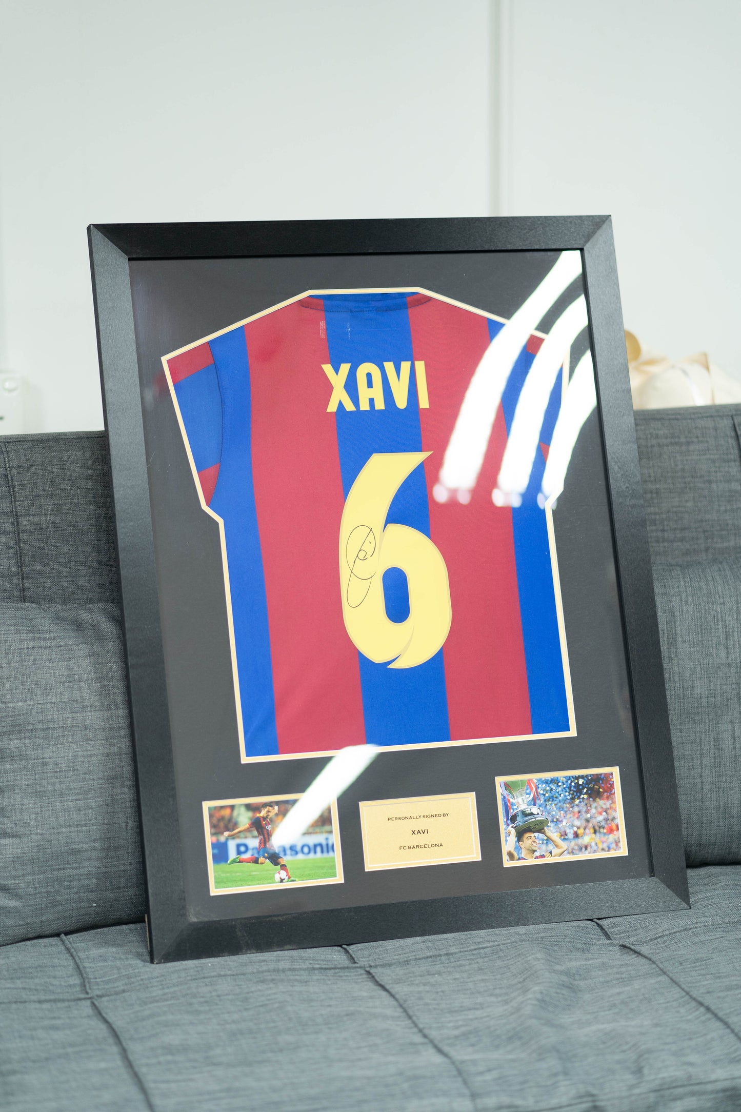 沙維 Xavi 巴塞隆那 主場球衣裱框 (背簽)