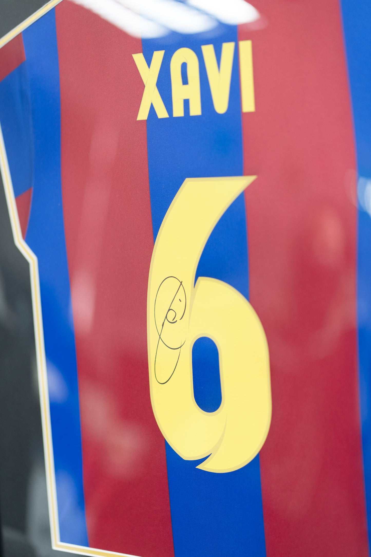 沙維 Xavi 巴塞隆那 主場球衣裱框 (背簽)