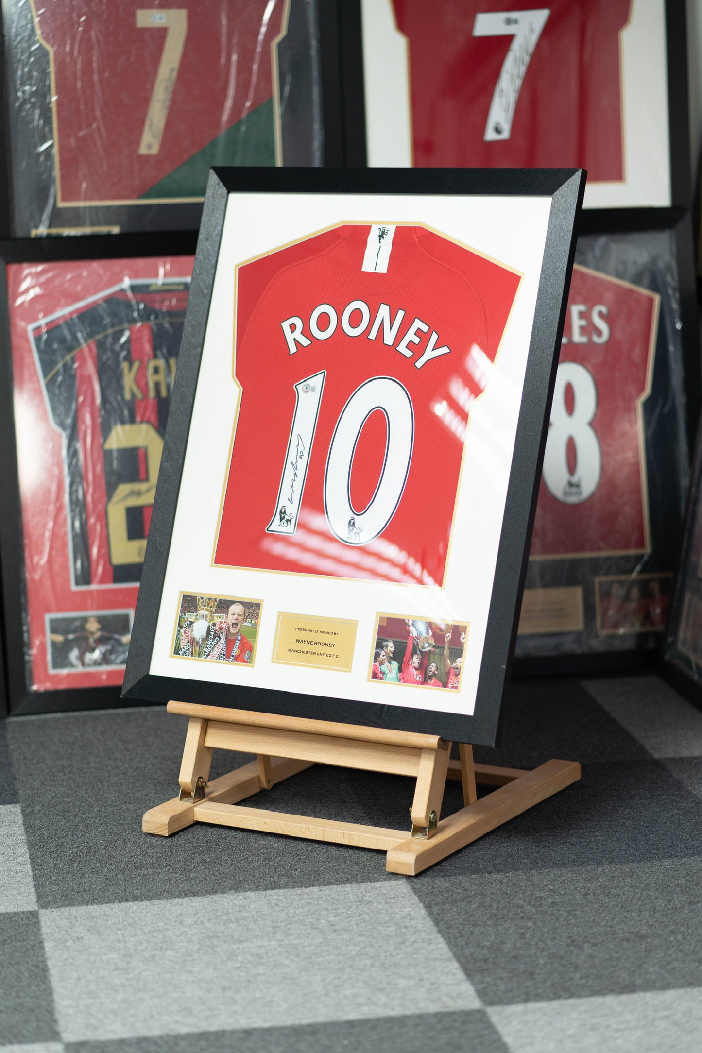 朗尼 Wayne Rooney 曼聯 主場球衣裱框 (背簽)