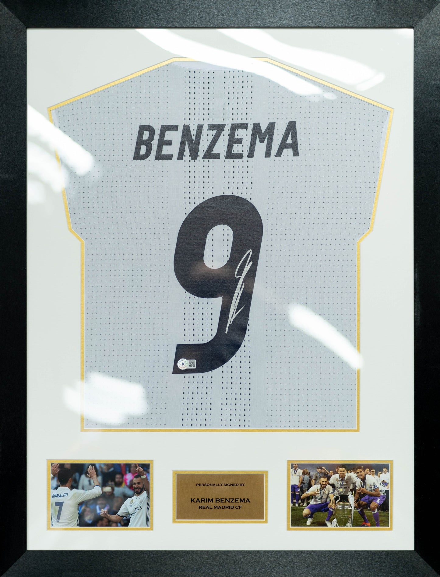 賓施馬 Karim Benzema 皇家馬德里主場球衣裱框 (背簽)