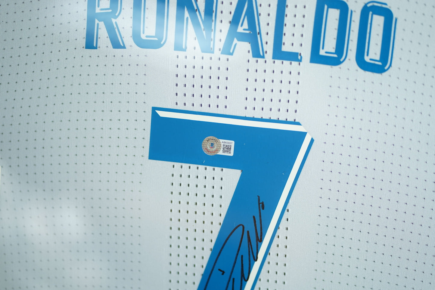 C·朗拿度 Cristiano Ronaldo 皇家馬德里主場球衣裱框 (背簽)
