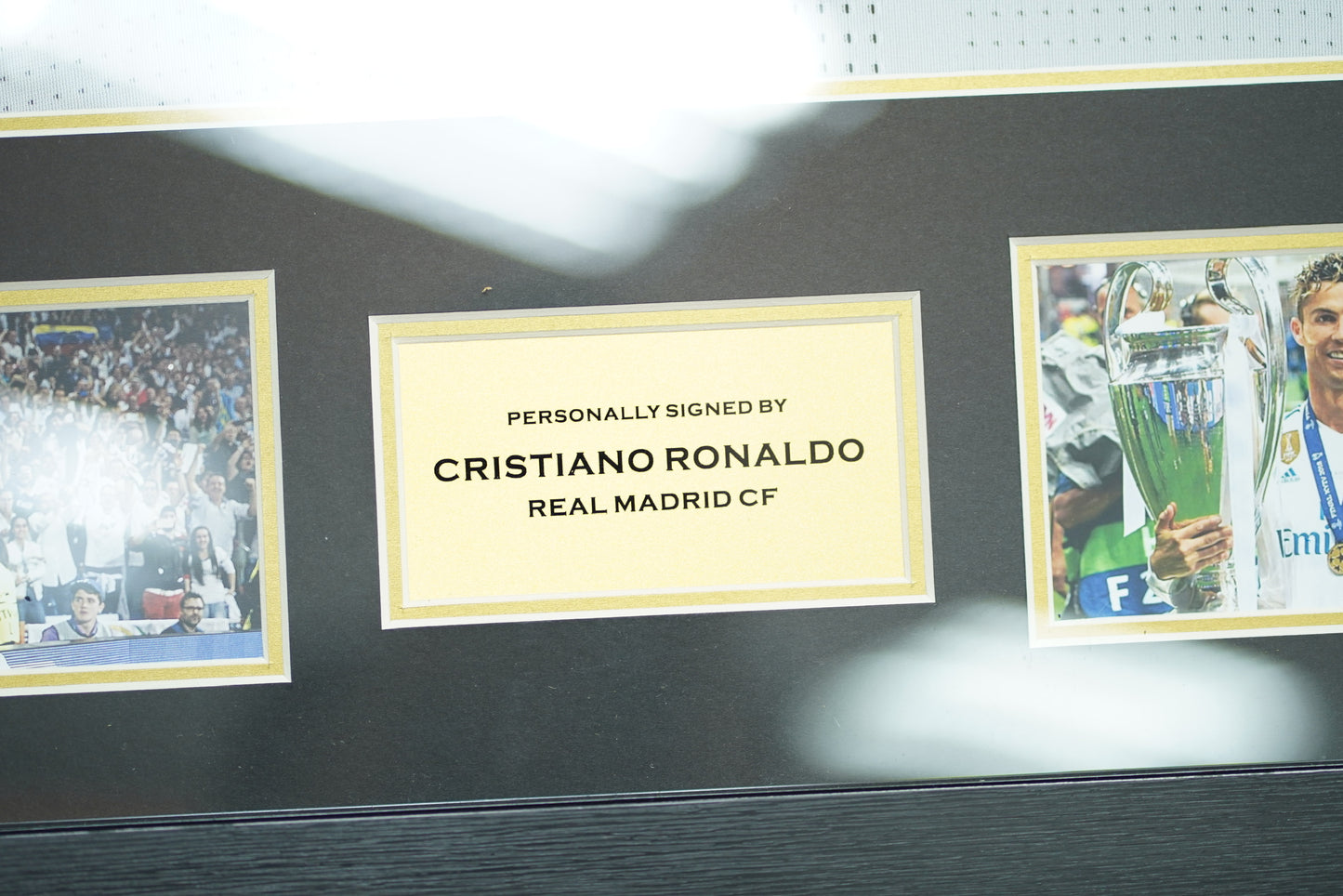 C·朗拿度 Cristiano Ronaldo 皇家馬德里主場球衣裱框 (背簽)