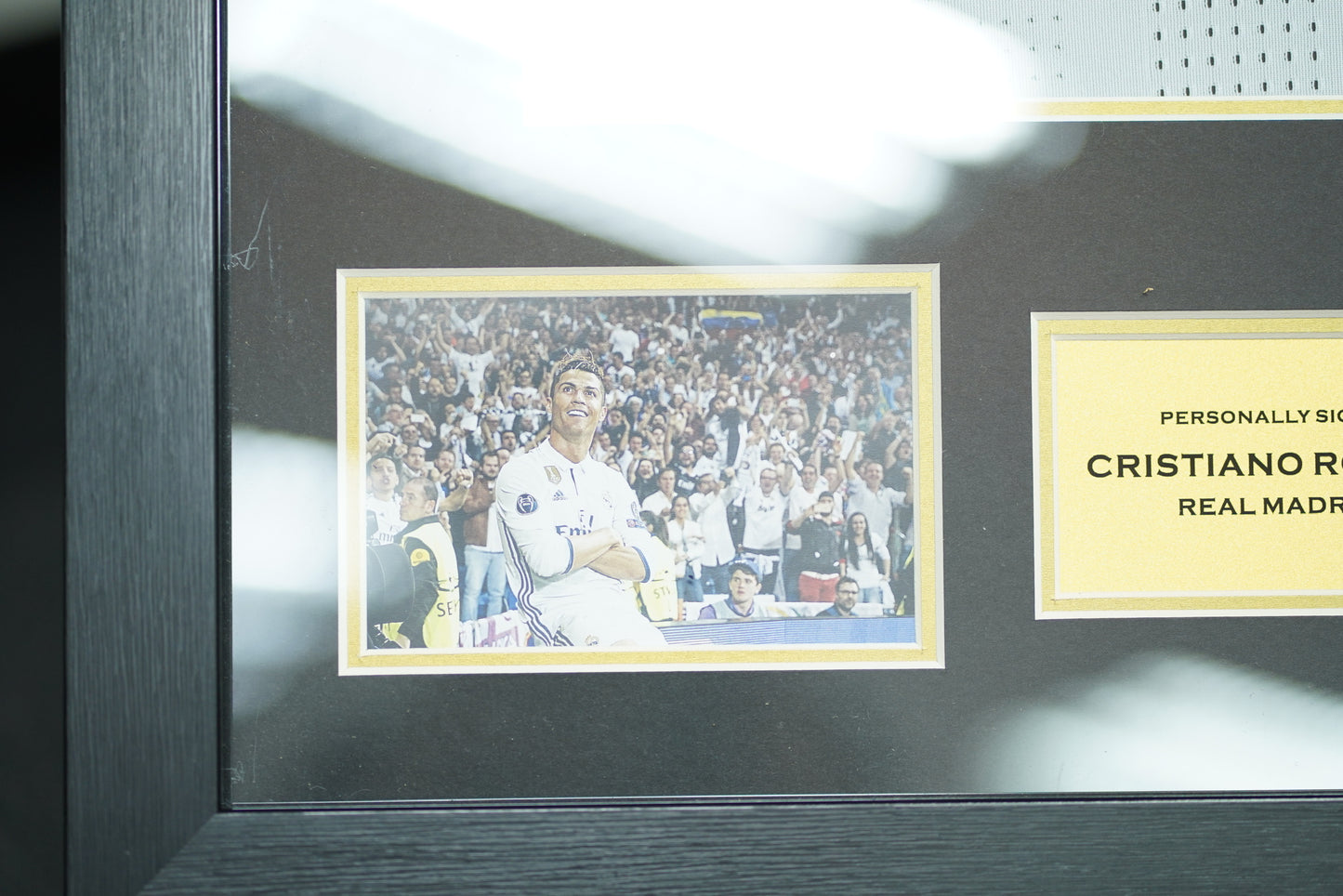 C·朗拿度 Cristiano Ronaldo 皇家馬德里主場球衣裱框 (背簽)