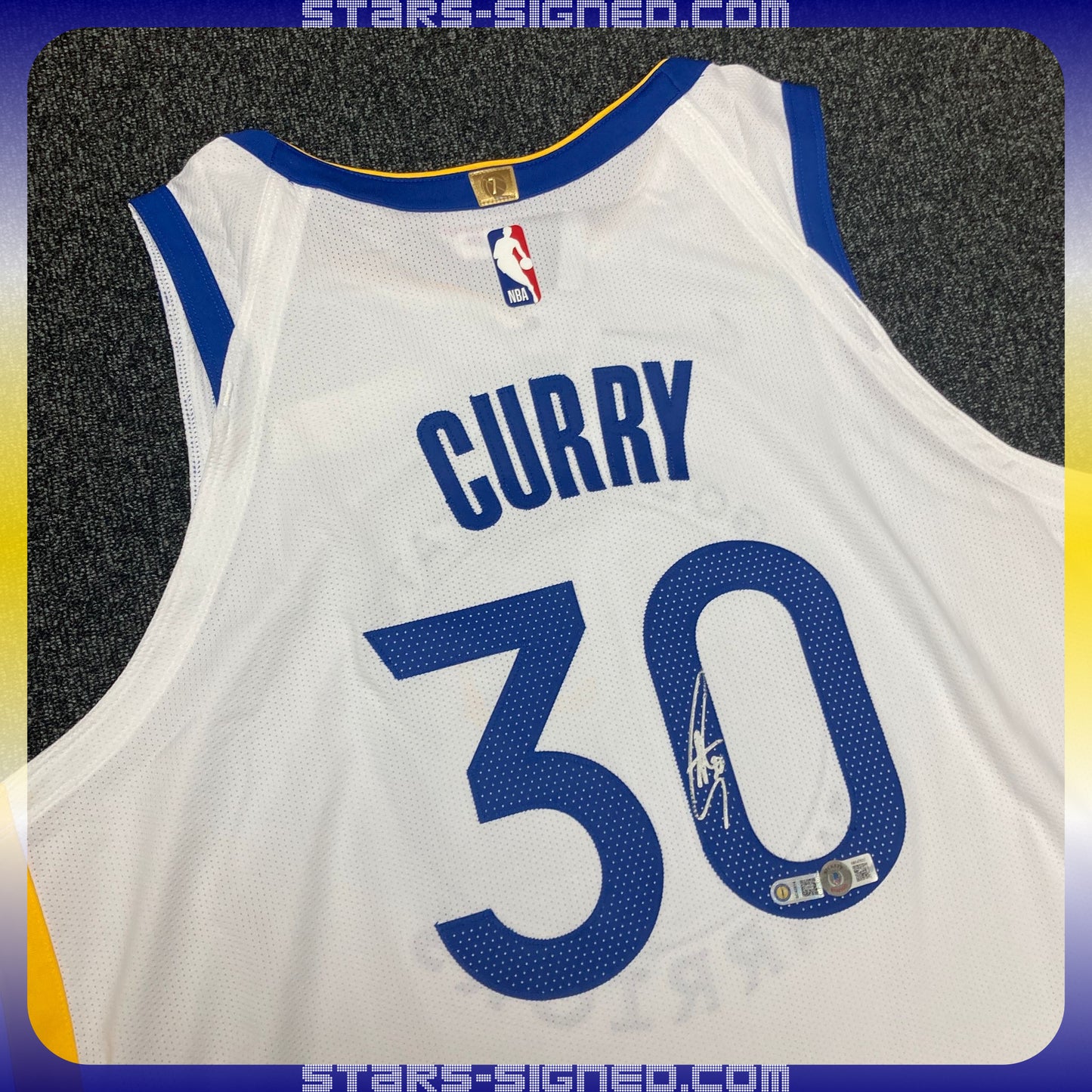 史堤芬•居里 Stephen Curry 金州勇士 Nike Association Edition Authentic 球衣連廣告章裱框配金線條外框(背簽)