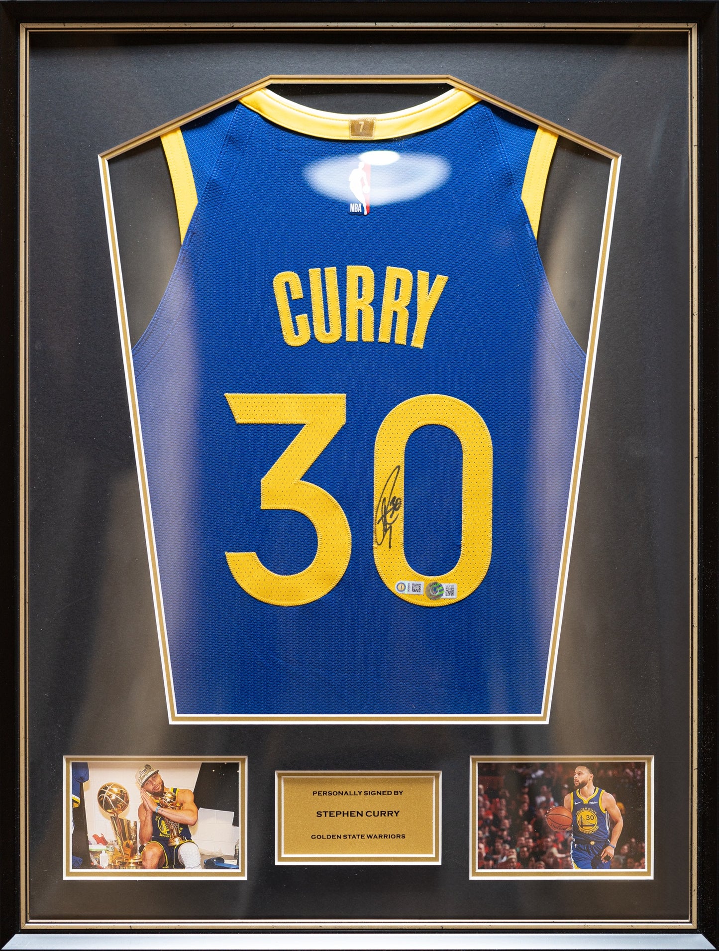 史堤芬•居里 Stephen Curry 金州勇士Nike Icon Edition Authentic 球衣連廣告章裱框配金線條外框(背簽)