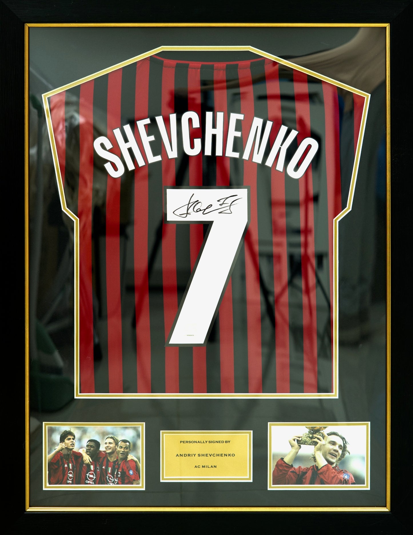舒夫真高 Andriy Shevchenko AC米蘭主場球衣裱框配金線條外框 (背簽)