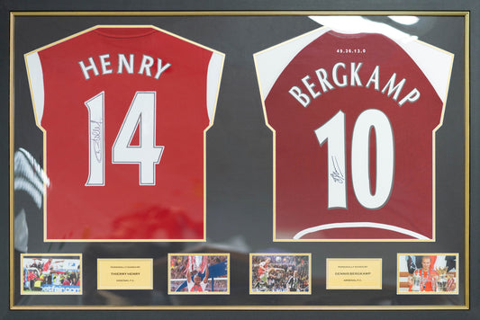 亨利 Thierry Henry, 柏金 Dennis Bergkamp 阿仙奴主場球衣雙裱框 (背簽)