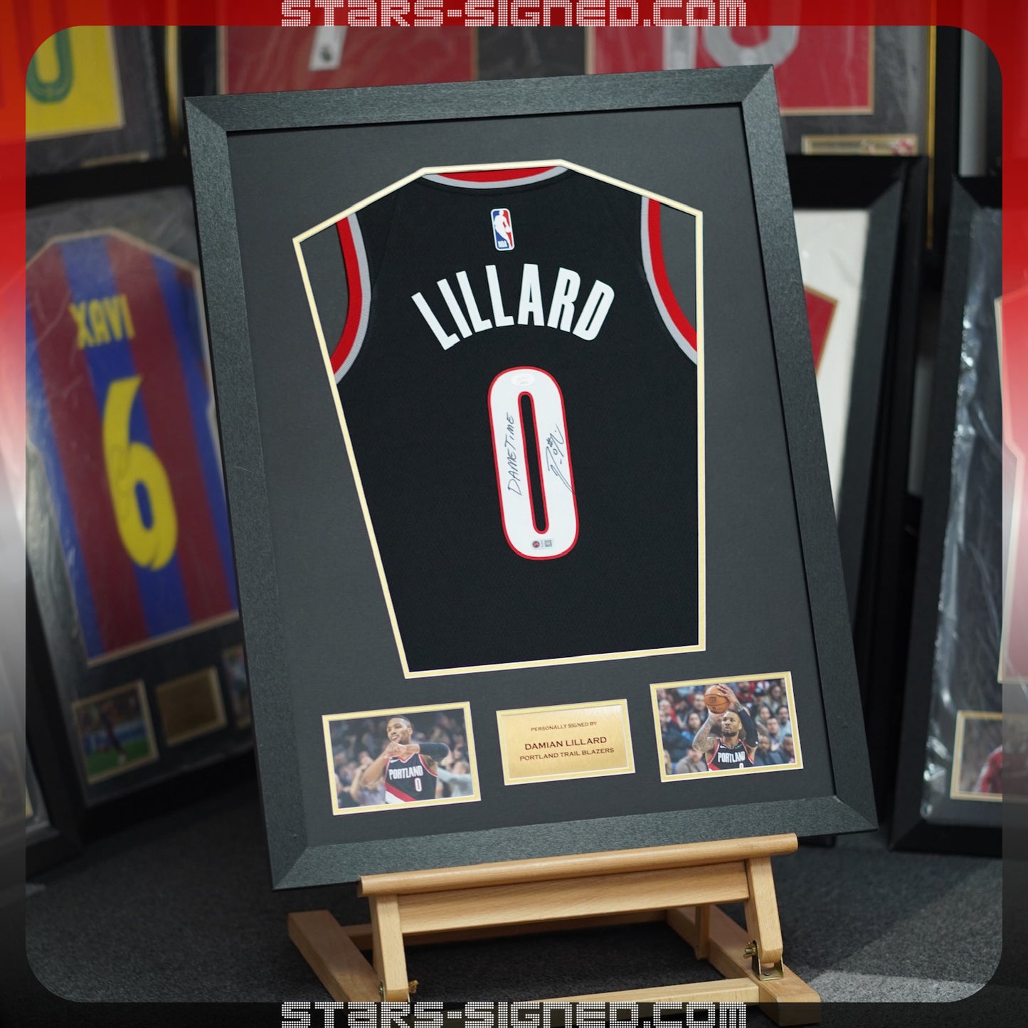 利拉德 Damian Lillard 題寫【DAMETIME】波特蘭拓荒者 Nike Icon Edition Swingman 球衣裱框 (背簽)