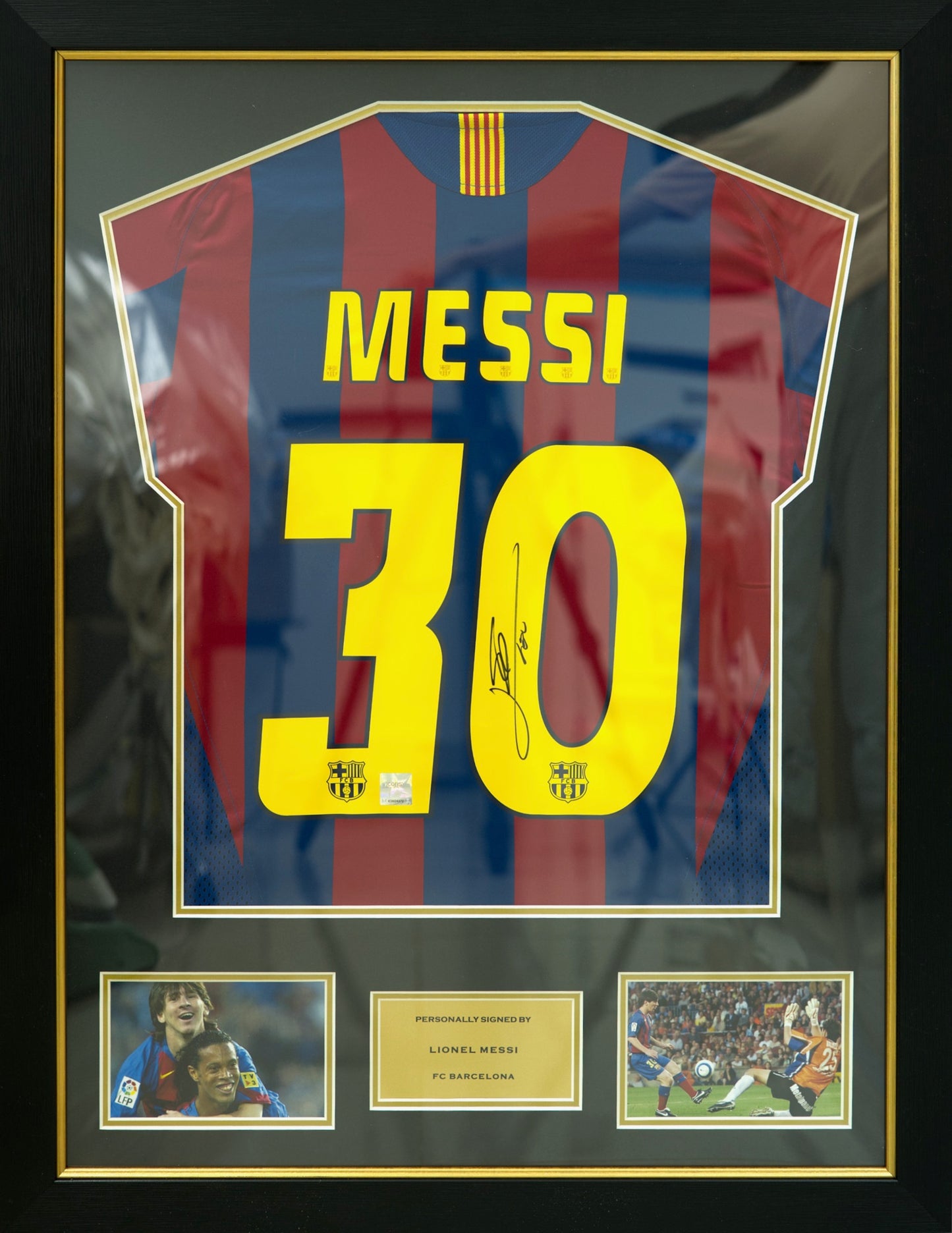 美斯 Lionel Messi 巴塞隆拿2005/06主場球衣裱框配金線條外框 (背簽)