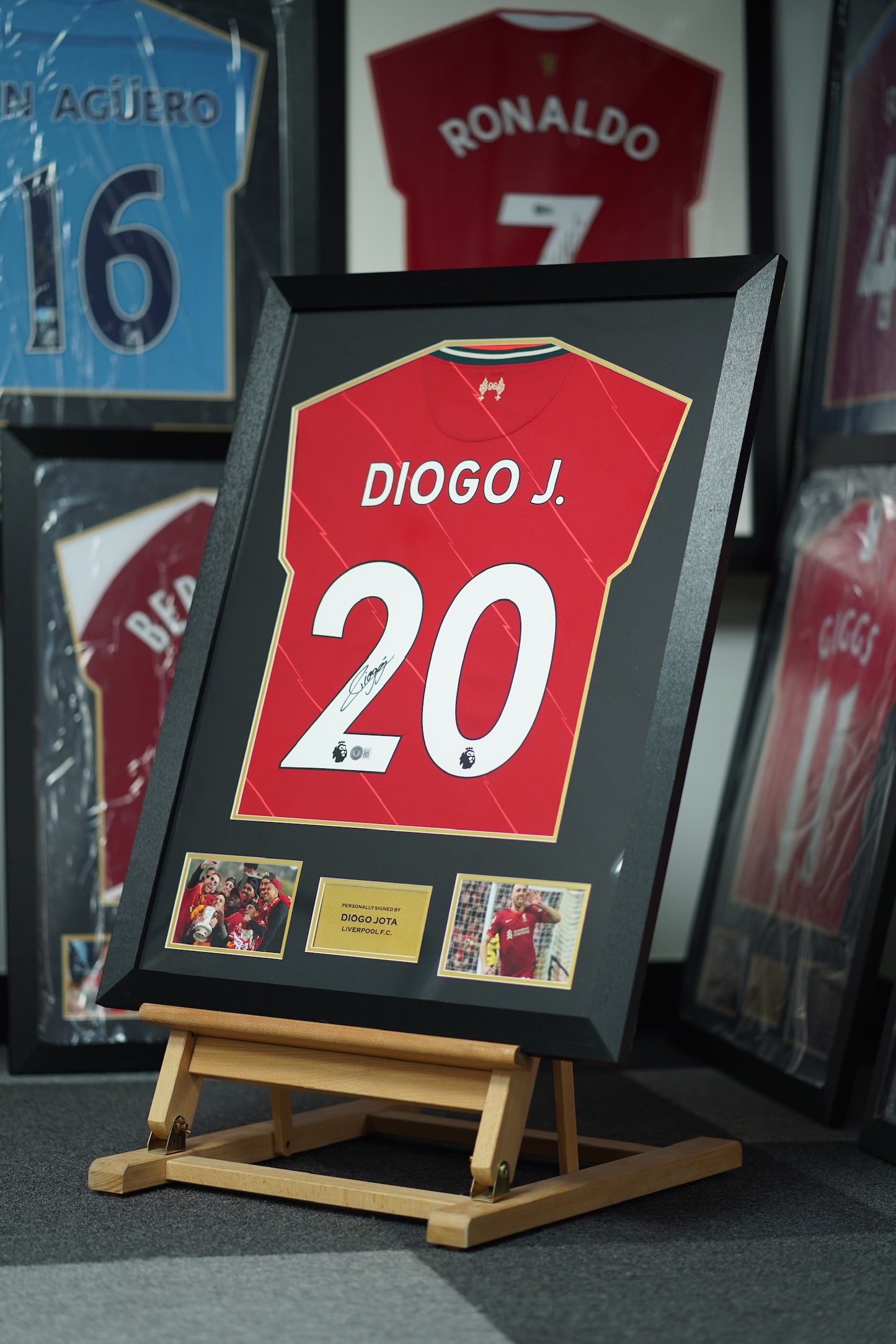 迪奧高·祖達 Diogo Jota 利物浦主場球衣裱框 (背簽)