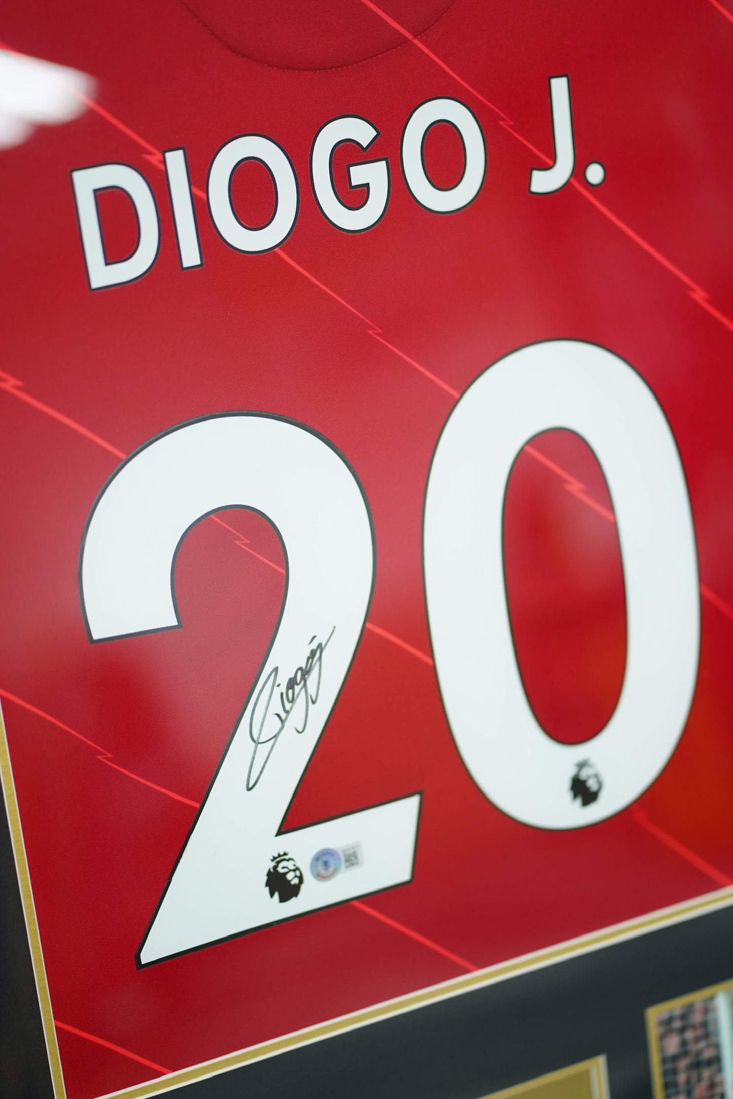 迪奧高·祖達 Diogo Jota 利物浦主場球衣裱框 (背簽)