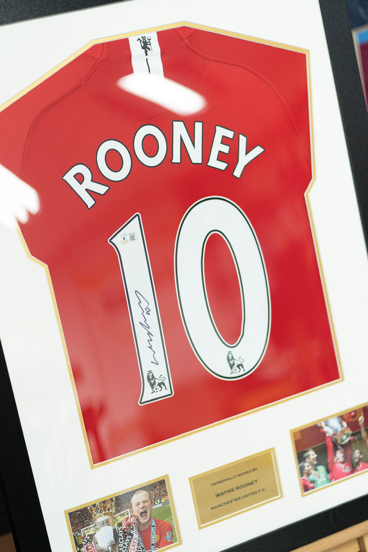 朗尼 Wayne Rooney 曼聯 主場球衣裱框 (背簽)