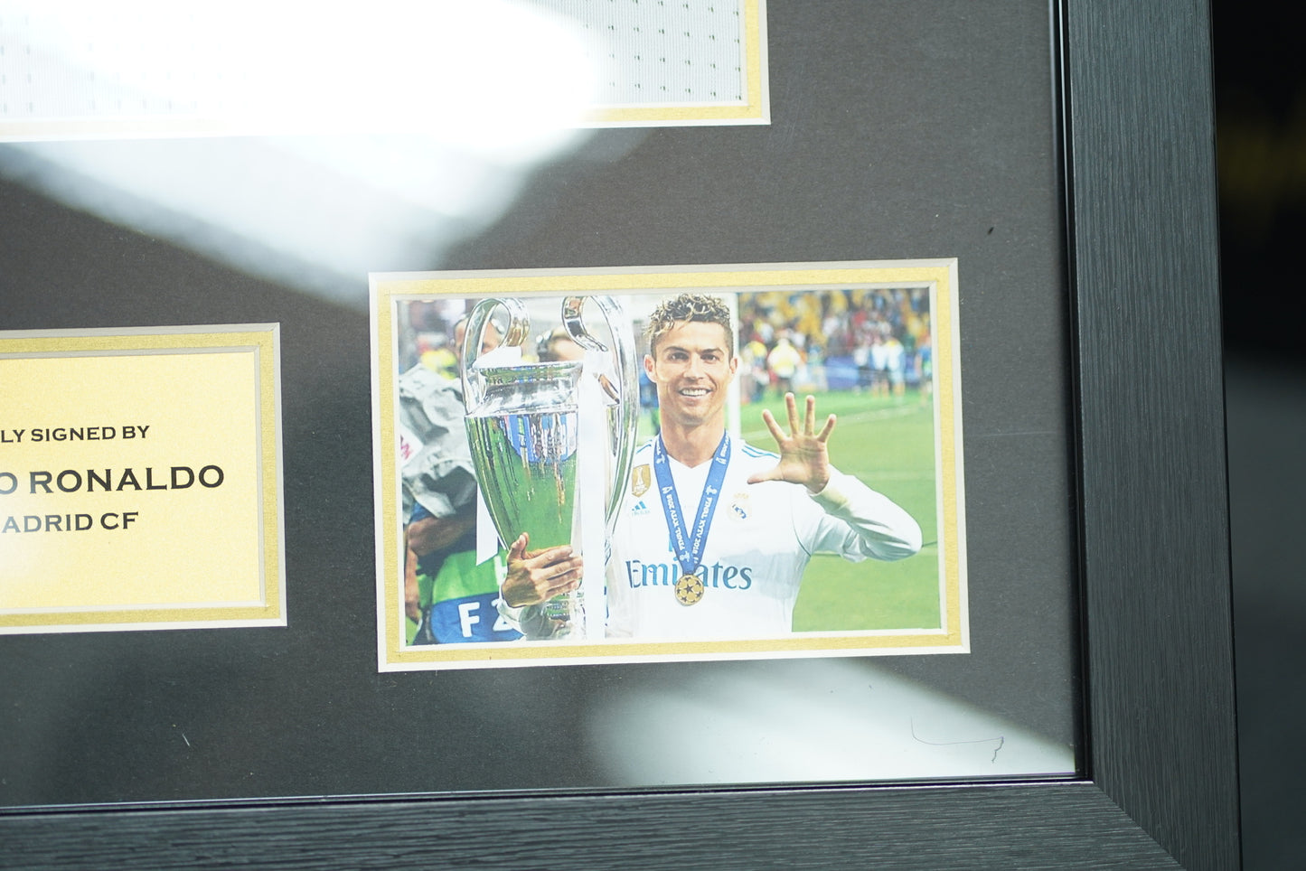 C·朗拿度 Cristiano Ronaldo 皇家馬德里主場球衣裱框 (背簽)