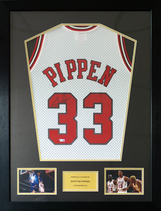 柏賓 Scottie Pippen 芝加哥公牛隊 Mitchell & Ness 1997/98 Swingman球衣裱框(背簽)