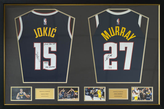 祖傑 Nikola Jokić 題寫【2021 NBA MVP, THE JOKER】丹佛金塊隊 Nike Icon Edition Swingman 球衣、梅利 Jamal Murray 丹佛金塊隊 Nike Icon Edition Authentic 球衣雙裱框(背簽)