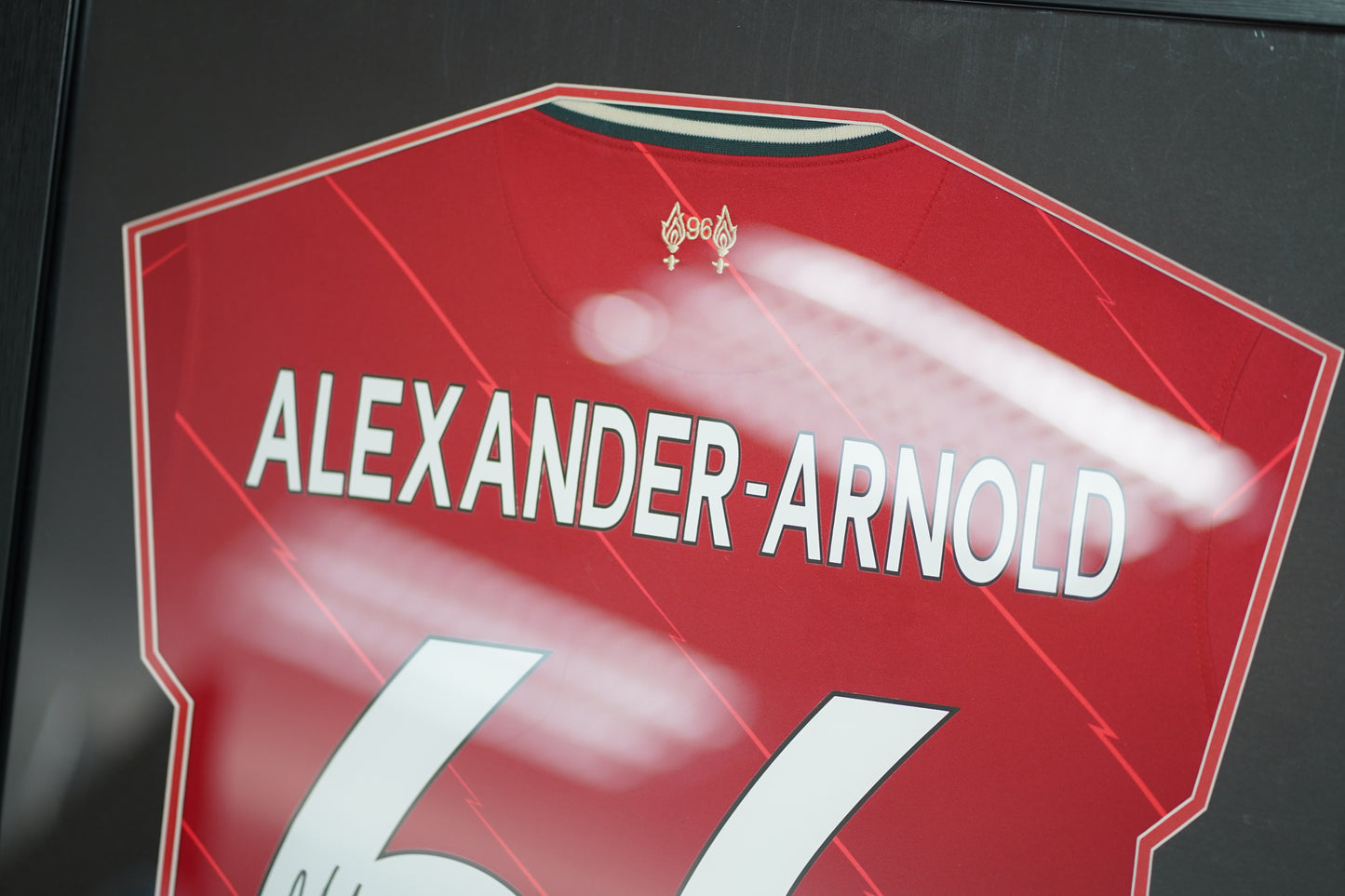 亞歷山大·阿諾德 Trent Alexander-Arnold 利物浦 主場球衣裱框(背簽)